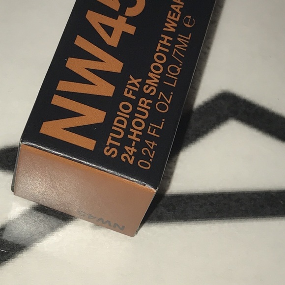 x1 MAC SMOOTHWEAR CONCEALER (CHOOSE YOUR SHADE) BRAND NEW BOXED - Picture 4 of 8